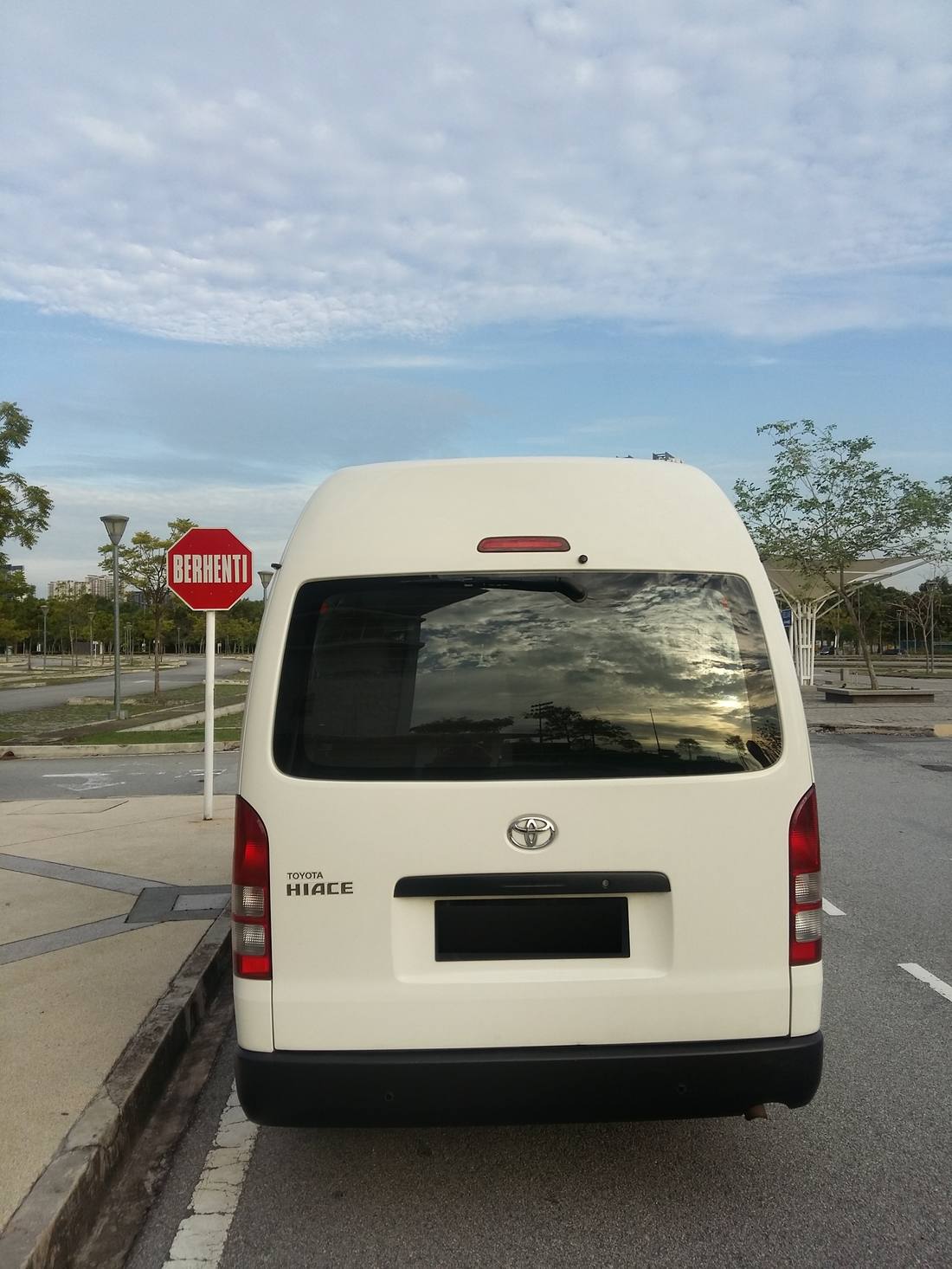 Toyota Hiace 10 Pax 3