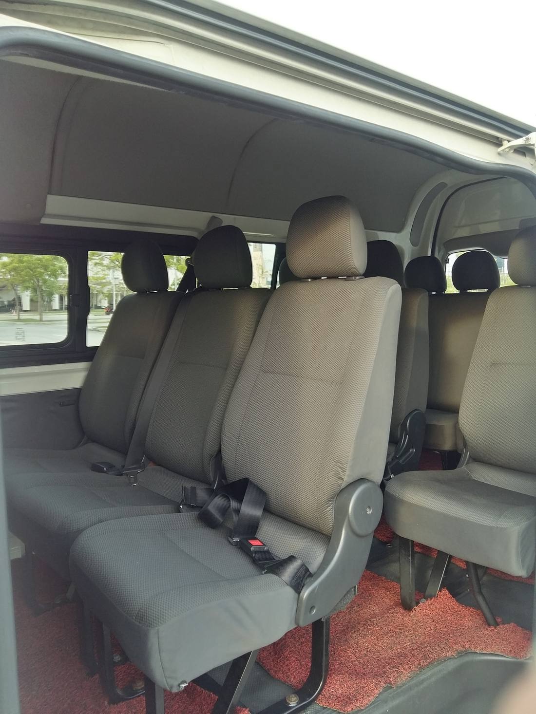 Toyota Hiace 10 Pax 5