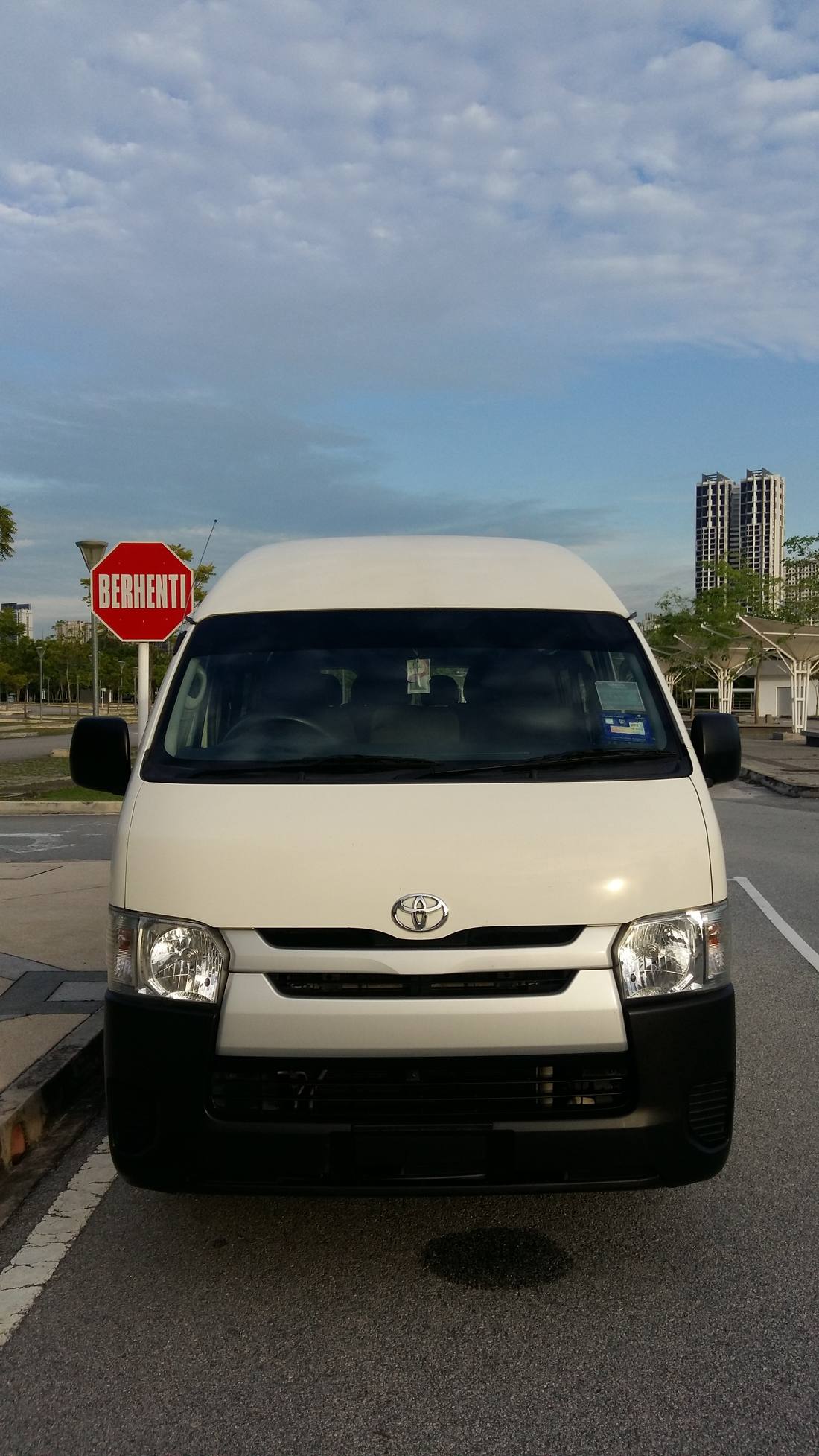 Toyota Hiace 10 Pax